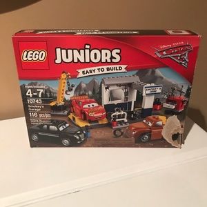 LEGO Juniors Cars 3 Smokey’s Garage
